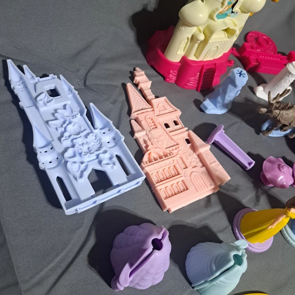 Play-Doh Disney Princess Sparkle Kingdom & Frozen Sled Adventure Stamper‎ Sets